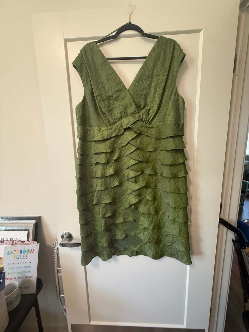 London Times Woman Sleeveless V-Neck Tiered Ruffle Sheath Dress, Size 20W